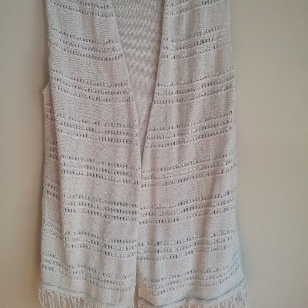 Ivory vest with fringed bottom